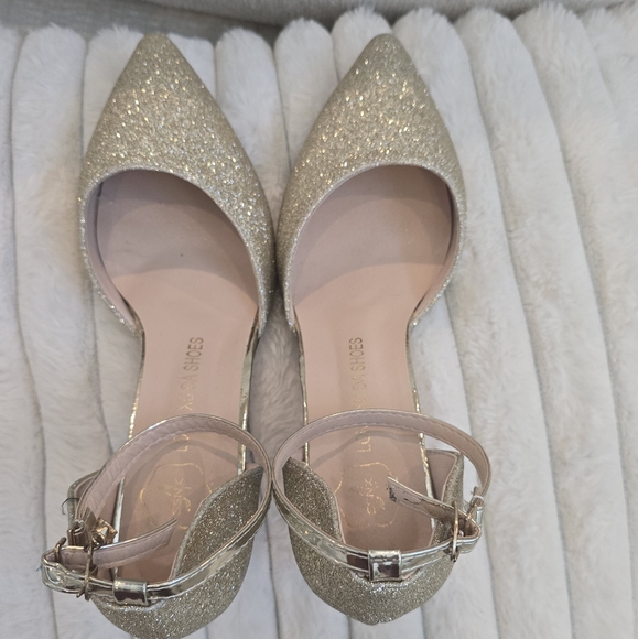 Elegant Gold Glitter Women's Shoes - Picture 6 of 15